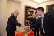 Čínský velvyslanec a zástupci Huawei přišli na Hrad. Podle Ovčáčka kvůli investicím i bezpečnosti