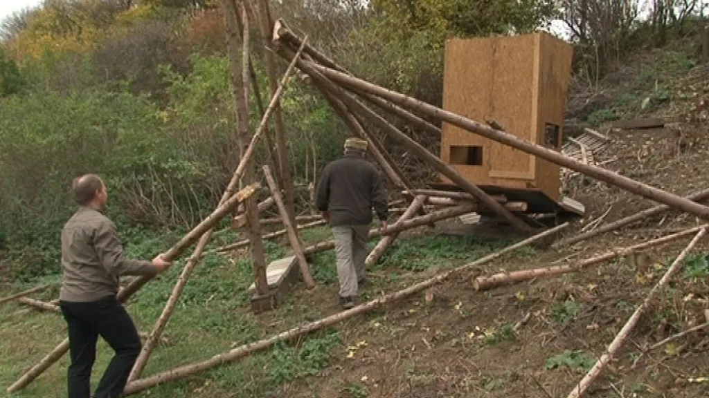Vandalové v okolí Nesovic strhli tři posedy