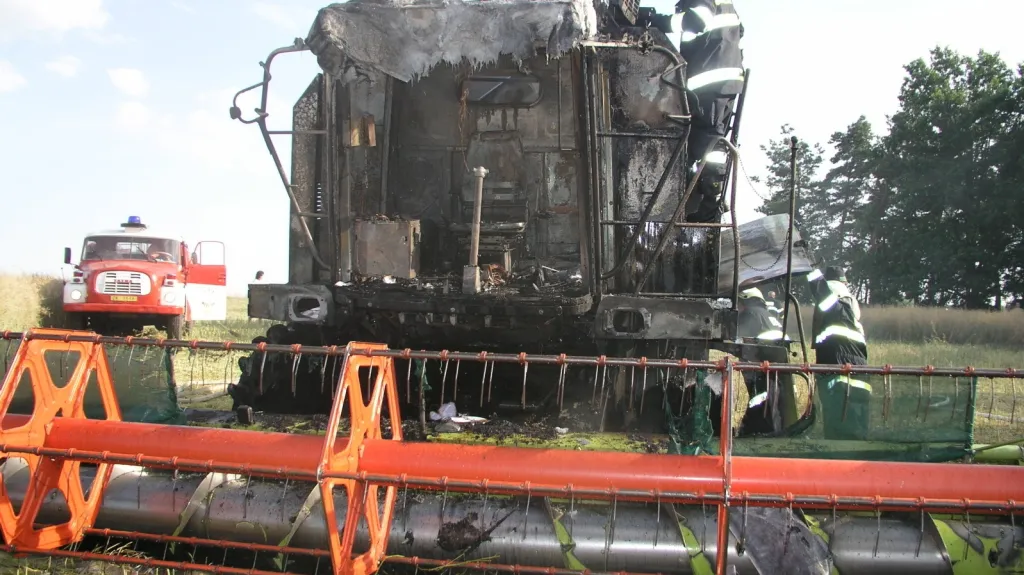 Shořelý kombajn