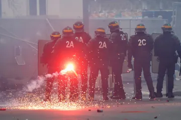 Dijon sužuje válka drogových gangů. Proti sobě stojí Arabové a Čečenci