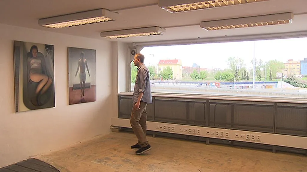 Jan Mikulka se svými obrazy