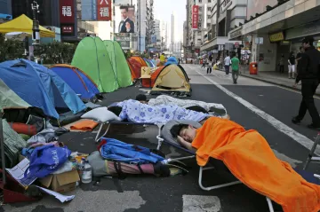Šéf Hongkongu vzkázal demonstrantům: Nic se měnit nebude