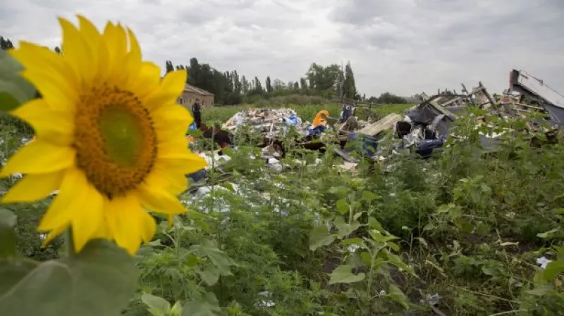 Zprávy ve 23:00 k tragédii letu MH17