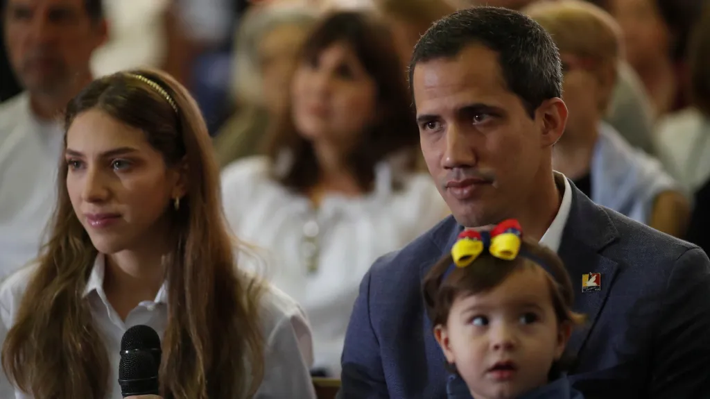 Juan Guaidó s rodinou na mši za Venezuelu