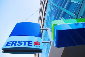 Erste se chystá vykoupit akcie České spořitelny od drobných akcionářů, píše E15