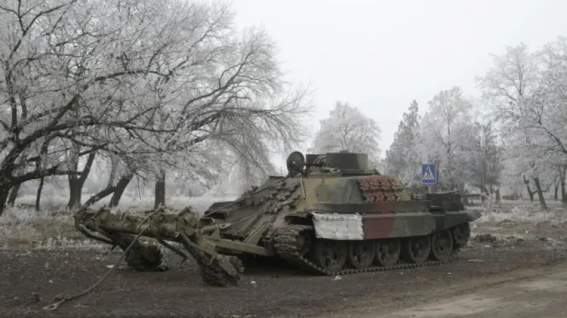 Události: Křehké příměří na Ukrajině zatím platí