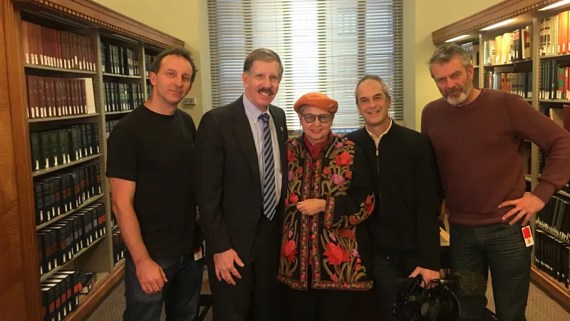 Tvůrci filmu Filmmakers for the Prosecution, uprostřed je Sandra Schulbergová