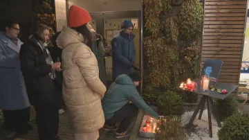 Noc důstojnosti před budovou Veřejného ochránce práv v Brně