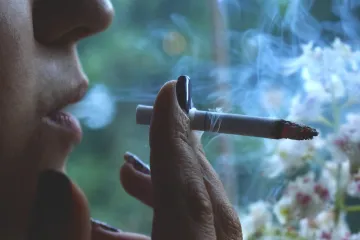 Mladí Britové si podle nového zákona už legálně cigarety nekoupí