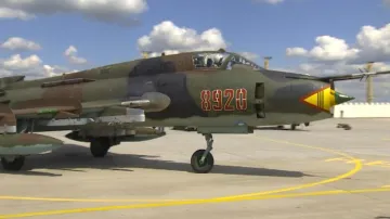 Letoun Su-22 na vojenském cvičení v Náměšti