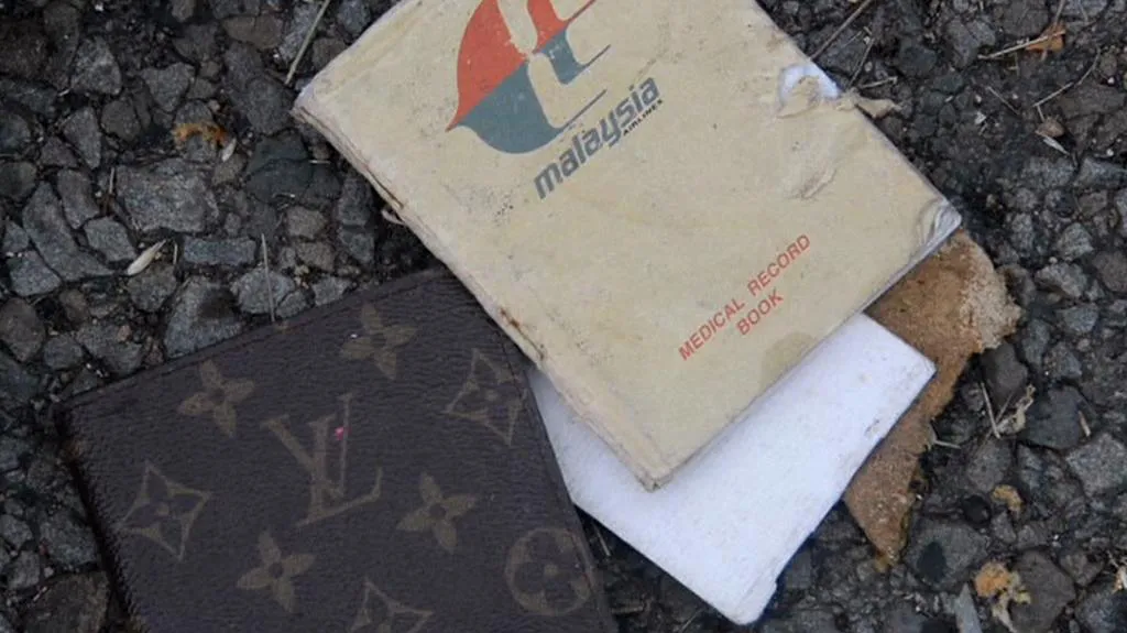 Osobní věci pasažérů zříceného malajsijského letadla
