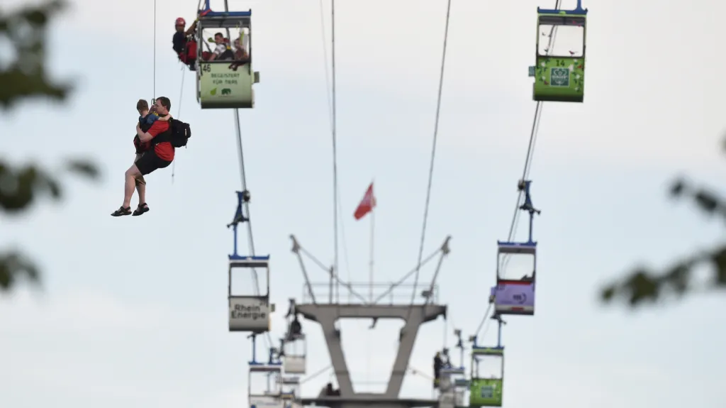 Záchrana lidí z německé lanovky