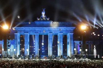 „Magický moment, epochální změna“ – Berlín si připomněl pád zdi