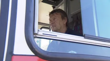 Třiapadesátiletý řidič autobusu Miloslav Pantůček nic podobného nezažil