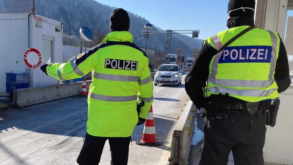 Německá policie staví auta na hranici s Tyrolskem