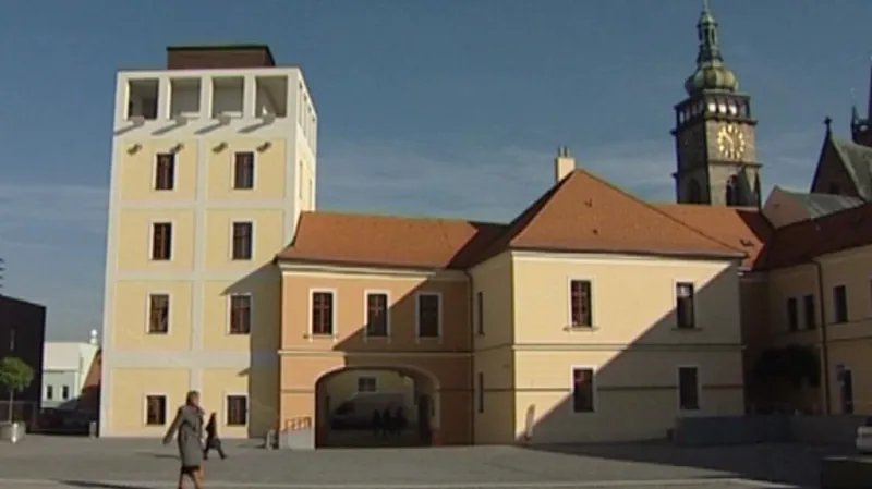 Radní Královéhradeckého kraje se rozhodli, že kraj už nebude splácet své sídlo majiteli, ale že ho odkoupí.