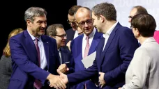 Markus Söder, Friedrich Merz a Lars Klingbeil při podpisu koaliční smlouvy