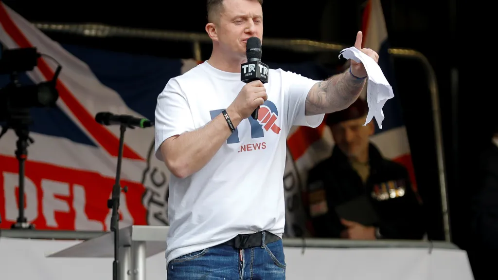 Stephen Yaxley-Lennon, který vystupuje pod jménem Tommy Robinson