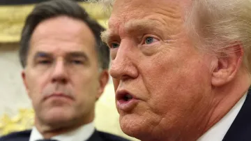 Generální tajemník NATO Mark Rutte (vlevo) a prezident USA Donald Trump