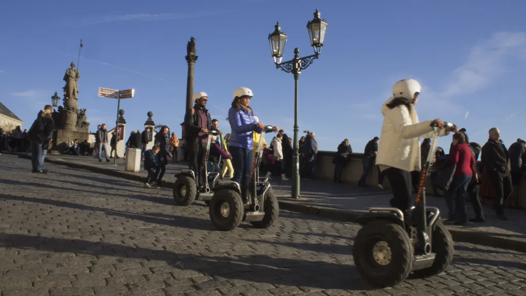 Turisté v Praze