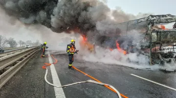 Hasiči zasahovali 29. ledna u požáru autobusu na dálnici D46 z Prostějova na Vyškov