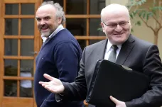 Za odvoláním Fajta stojí Zeman, míní opozice. Komunisté do toho nechtějí mluvit