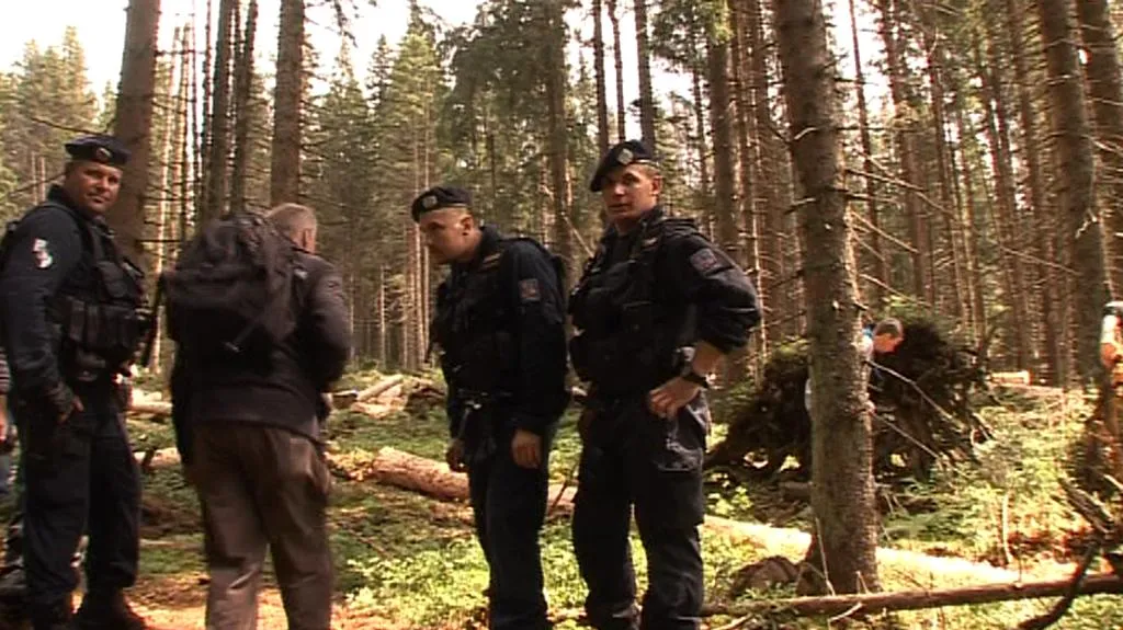 Policisté na místě blokády