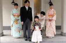 Japonsko řeší nedostatek dědiců, na Chryzantémový trůn by mohla v budoucnu usednout žena
