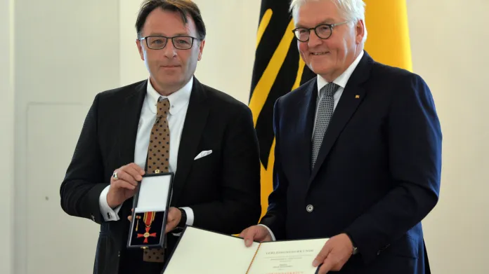 Radomski přebírá v říjnu 2019 státní vyznamenání od prezidenta Steinmeiera