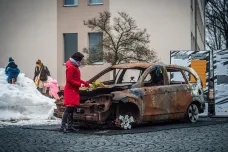 V Liberci zaparkovala rozstřílená auta z Ukrajiny 
