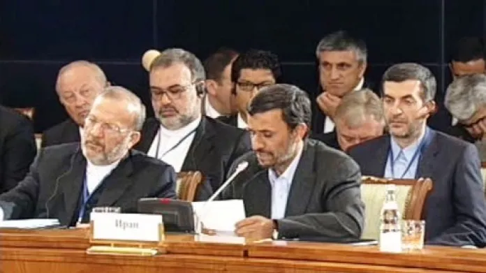 Mahmúd Ahmadínežád na summitu v Jekatěrinburgu