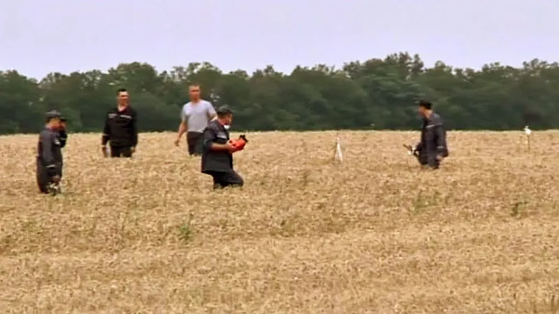 Agentura Reuters přinesla záběry černých skříněk z malajsijského letadla