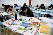 Na české univerzity mají přijet desítky čínských studentů. Někde požadují zdravotní prohlídku