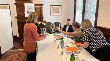 Hlasování ve volbách do Poslanecké sněmovny na českém velvyslanectví v Ottawě