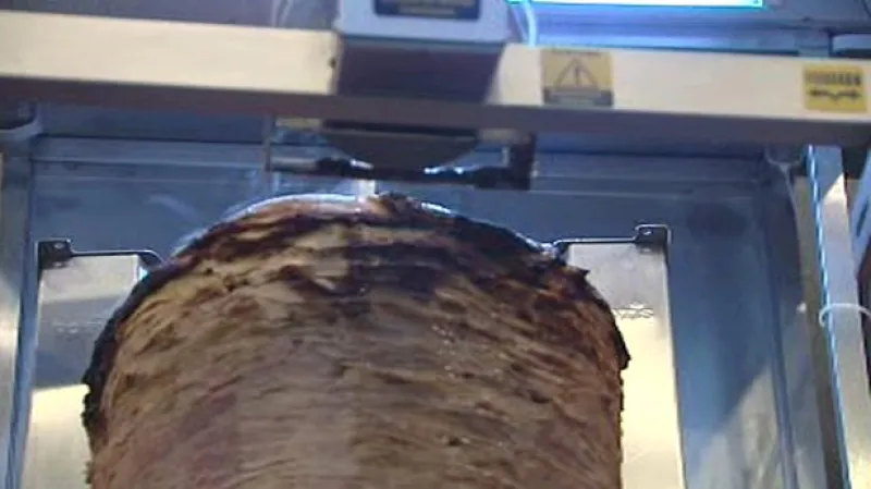 Mechanické krájení kebabu