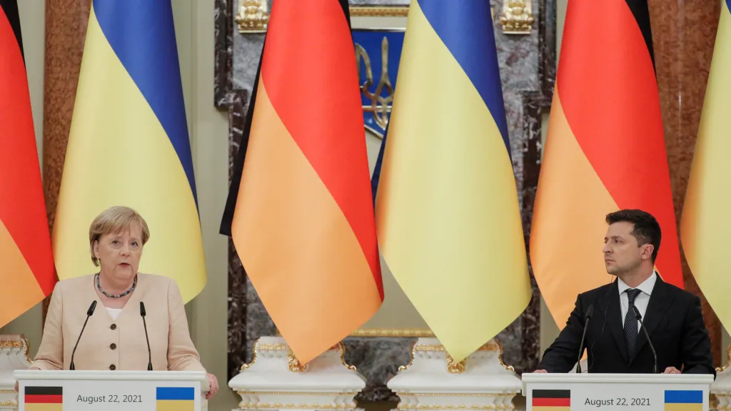 Německá kancléřka Angela Merkelová a ukrajinský prezident Volodymyr Zelenskyj