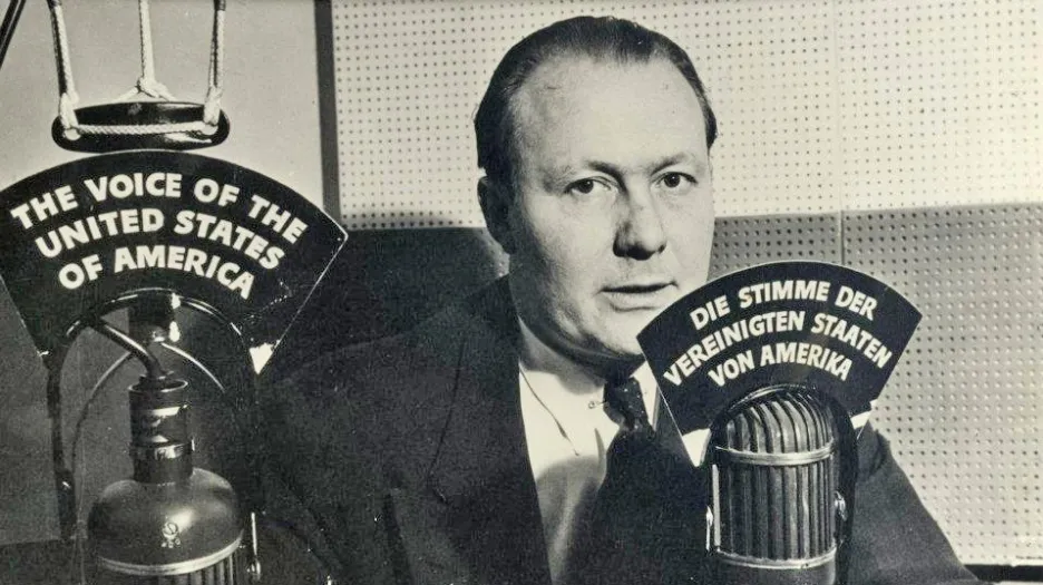 Vysílání Hlasu Amerika v roce 1942