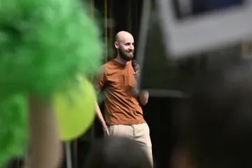 Nejoblíbenějším učitelem v anketě Zlatý Ámos se stal Dominik Simon