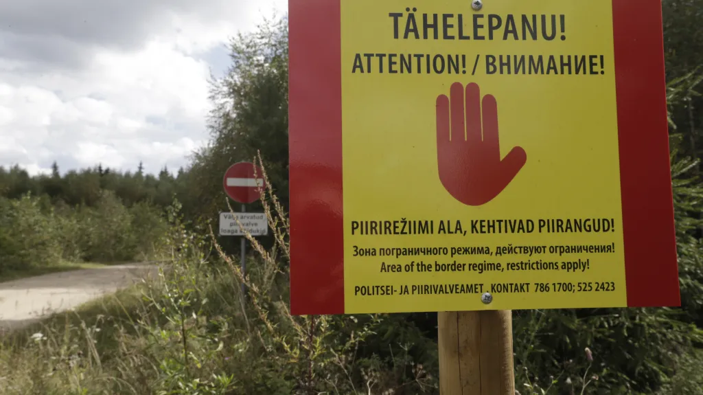 Cedule upozorňující na rusko-estonskou hranici