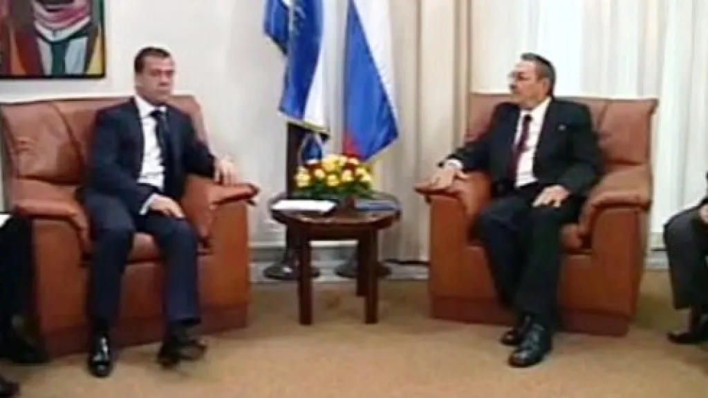 Dmitrij Medveděv a Raúl Castro