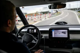Autonomní vozidla pomalu míří i na české silnice a vezou spoustu otázek