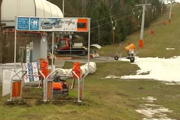 Školy ruší kvůli nedostatku sněhu lyžařské kurzy