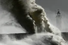 Oceány jsou bouřlivější než kdy dřív. U Anglie vlny ukously sto metrů pevniny za 27 let