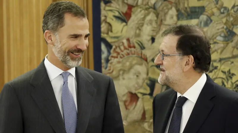Král Felipe VI. před jednáním s Marianem Rajoyem