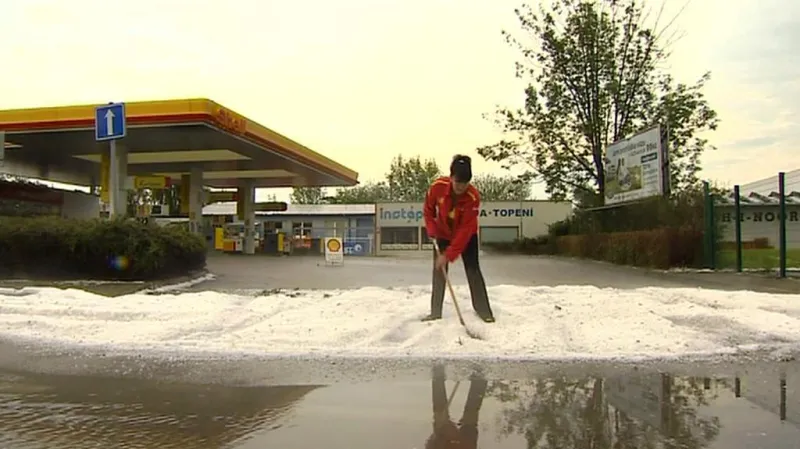 Kroupy po bouřce v jižních Čechách