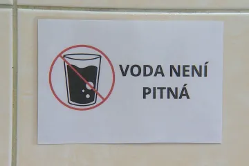 V některých olomouckých školách teče voda s nadlimitním obsahem olova. Může za to staré potrubí