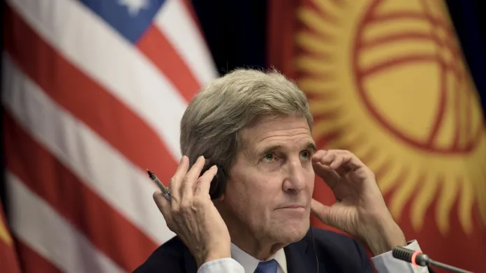 John Kerry v Biškeku