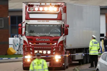 Mrtví nalezení v kamionu byli čínští občané, potvrdila britská policie