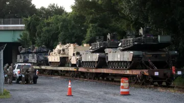 Vojenská technika v překladišti ve Washingtonu