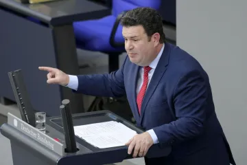 Minimální hodinová mzda stoupne v Německu na téměř 300 korun